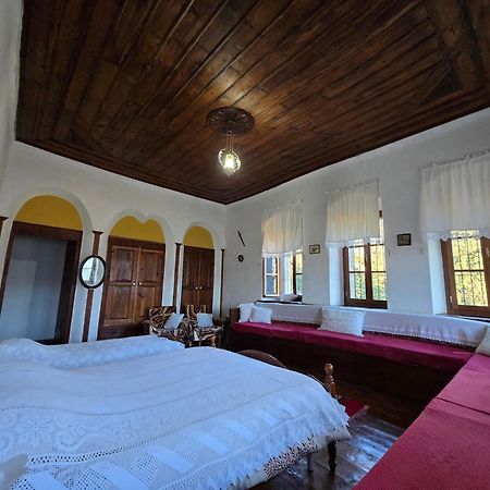 Traditional Guesthouse Permet Bagian luar foto