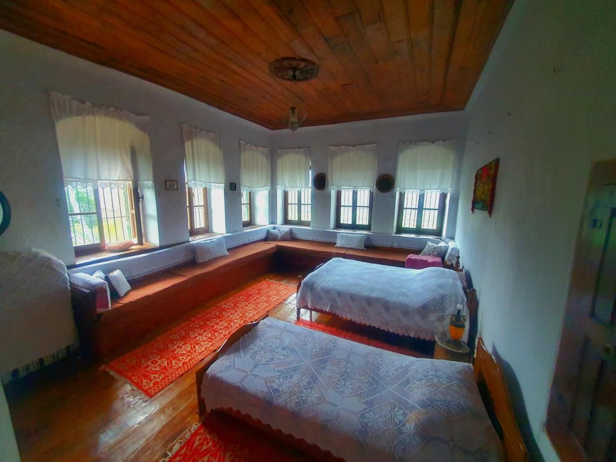 Traditional Guesthouse Permet Bagian luar foto