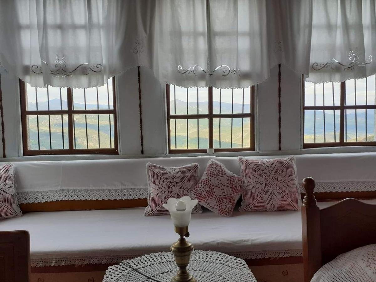 Traditional Guesthouse Permet Bagian luar foto
